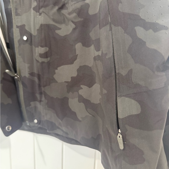 lululemon athletica Dark Green Camouflage Utility Jacket - Picture 7 of 9